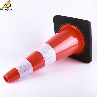 خرید مخروط های ترافیکی 700 میلی متر مخروط های ساخت جاده های انعطاف پذیر PVC پایه سیاه 28 اینچ تولید آنلاین