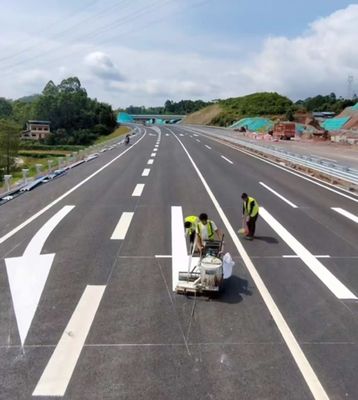 داغ ذوب ترموپلاستیک نشان دادن جاده رنگ زرد رنگ صاف و جریان